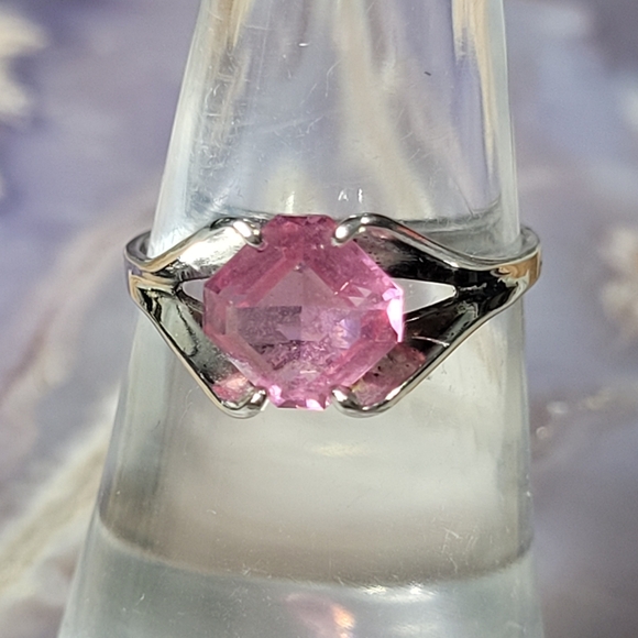 Elegant Pink stone Silver Ring - Picture 3 of 7